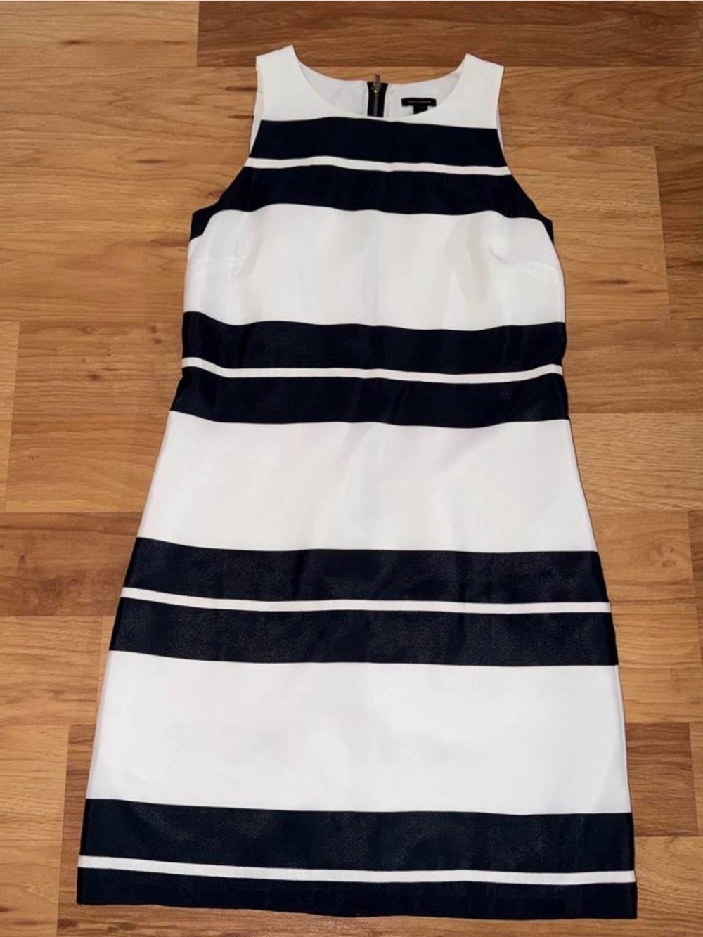 Ann Taylor size 2 navy and white sheath dress